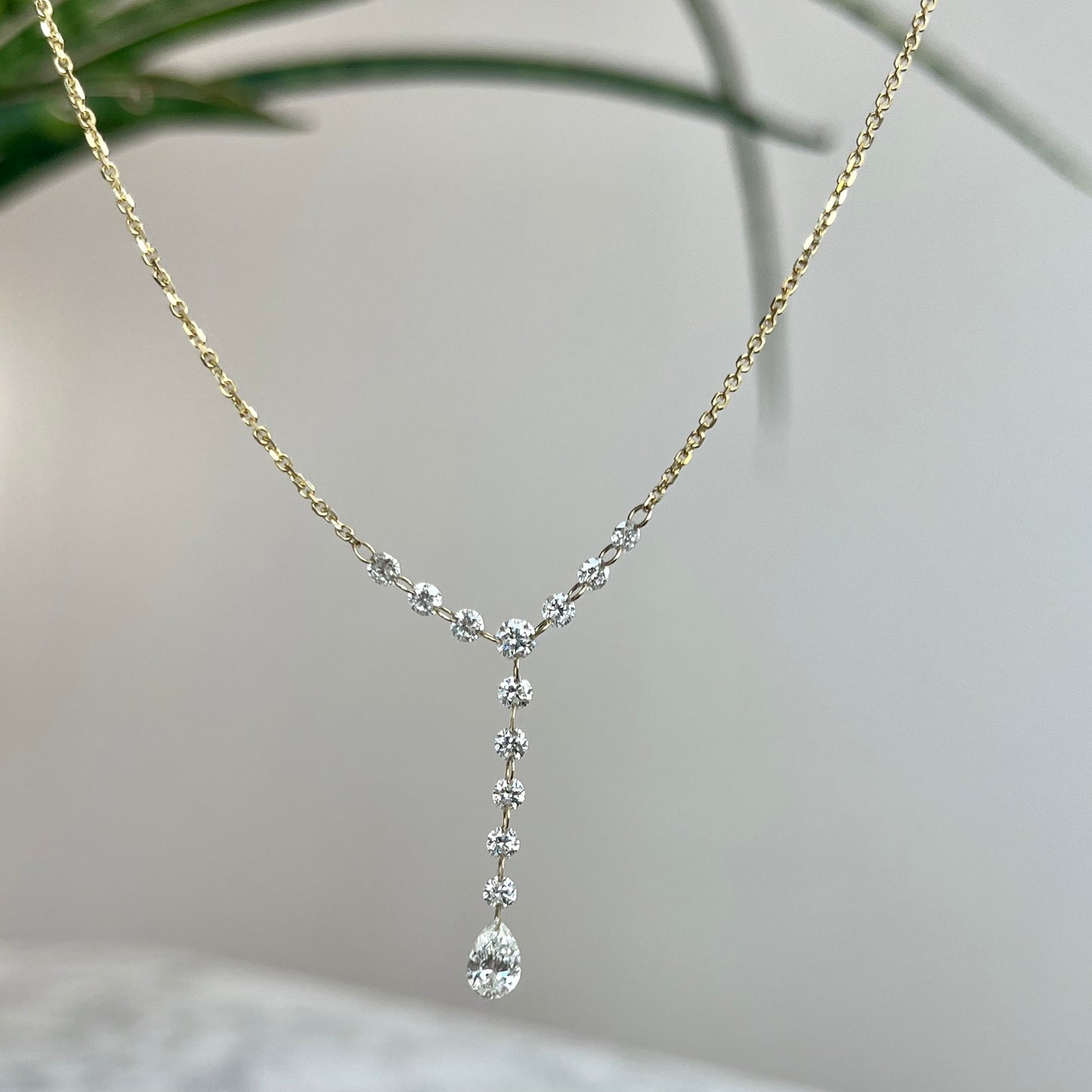 14K Yellow Gold Floating Diamond Lariat Necklace 91/100CTW