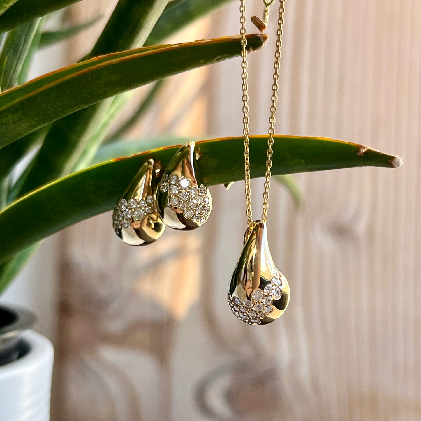 14K Yellow Gold Scattered Diamond Tear Drop Stud Earrings