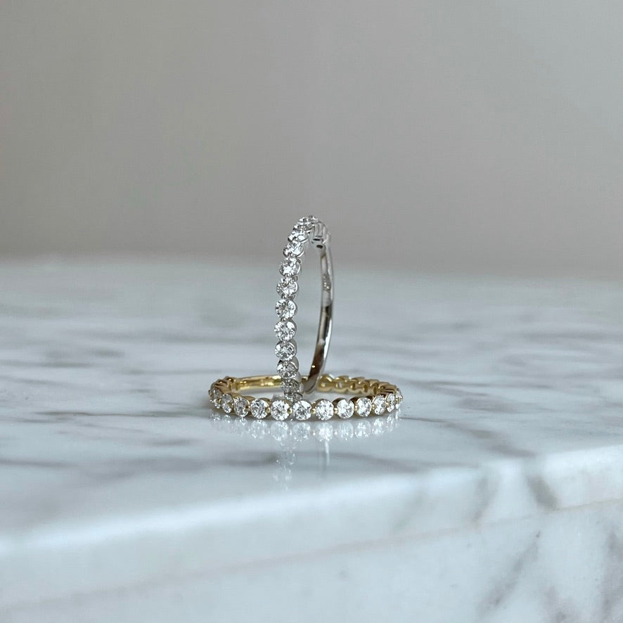 Natural Diamond Single Prong Wedding Band