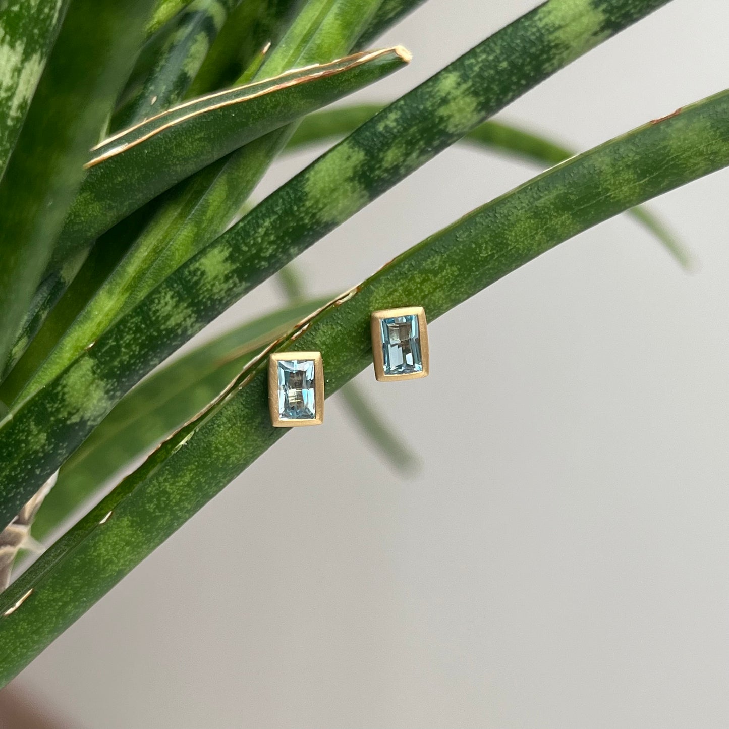 18K Yellow Gold Baguette Aquamarine Stud Earrings