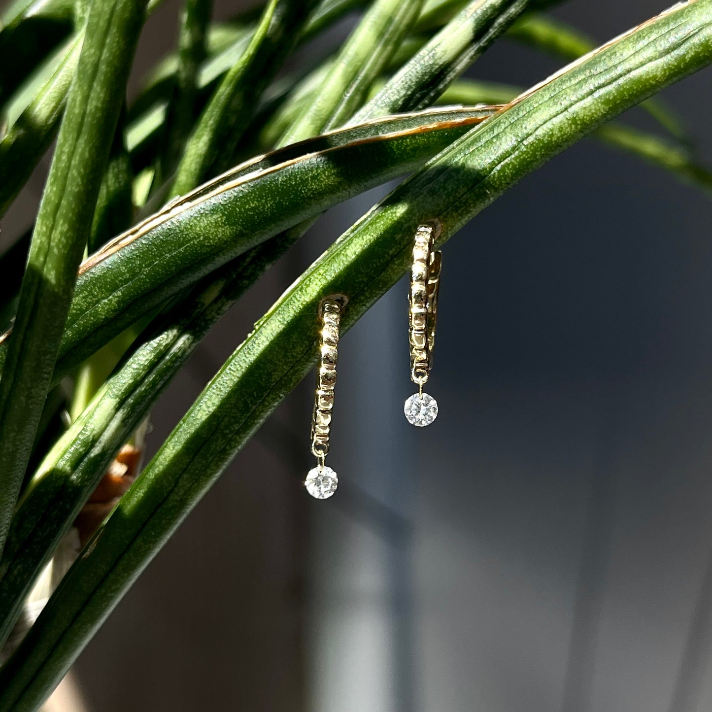 14K Yellow Gold Textured Floating Diamond Earrings 16/100CT