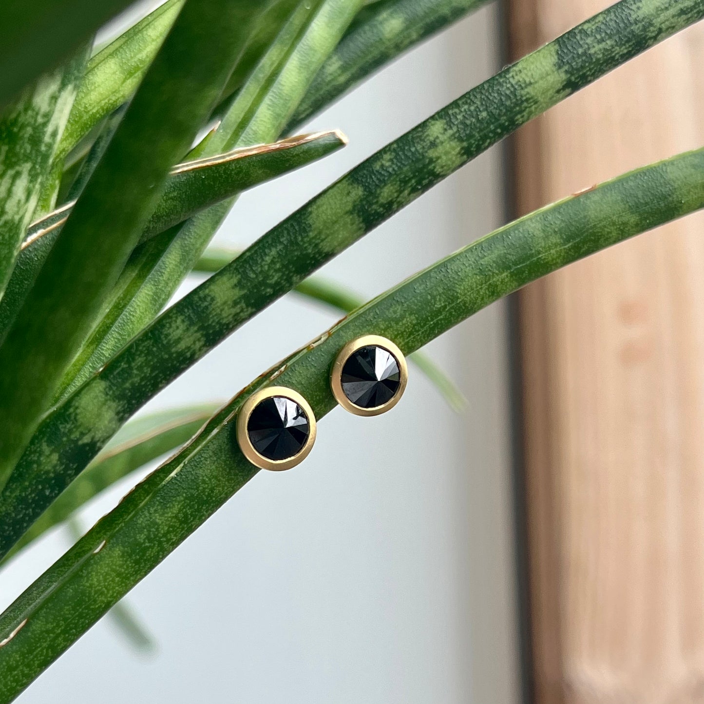 18K Yellow Gold Black Spinel Stud Earrings