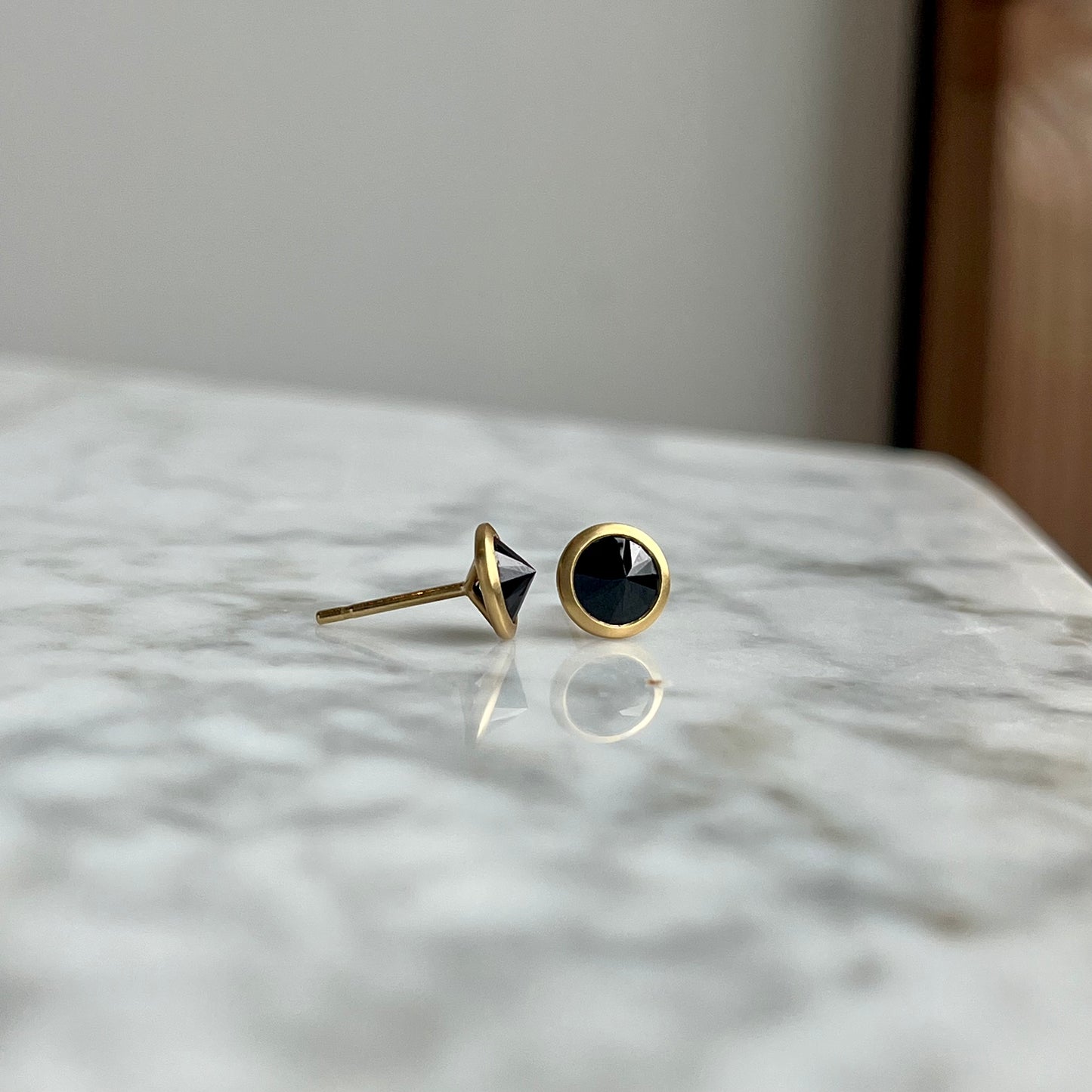 18K Yellow Gold Black Spinel Stud Earrings