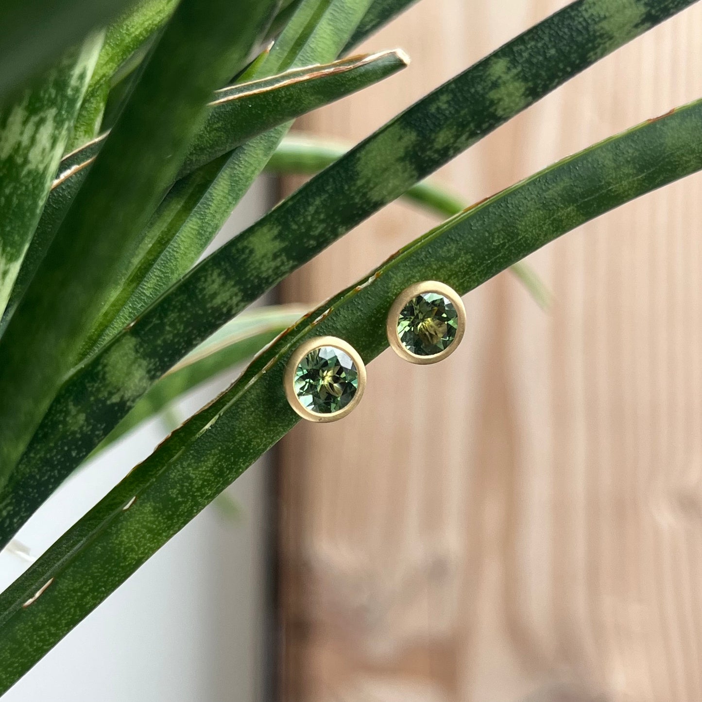 18K Yellow Gold Round Green Tourmaline stud Earrings