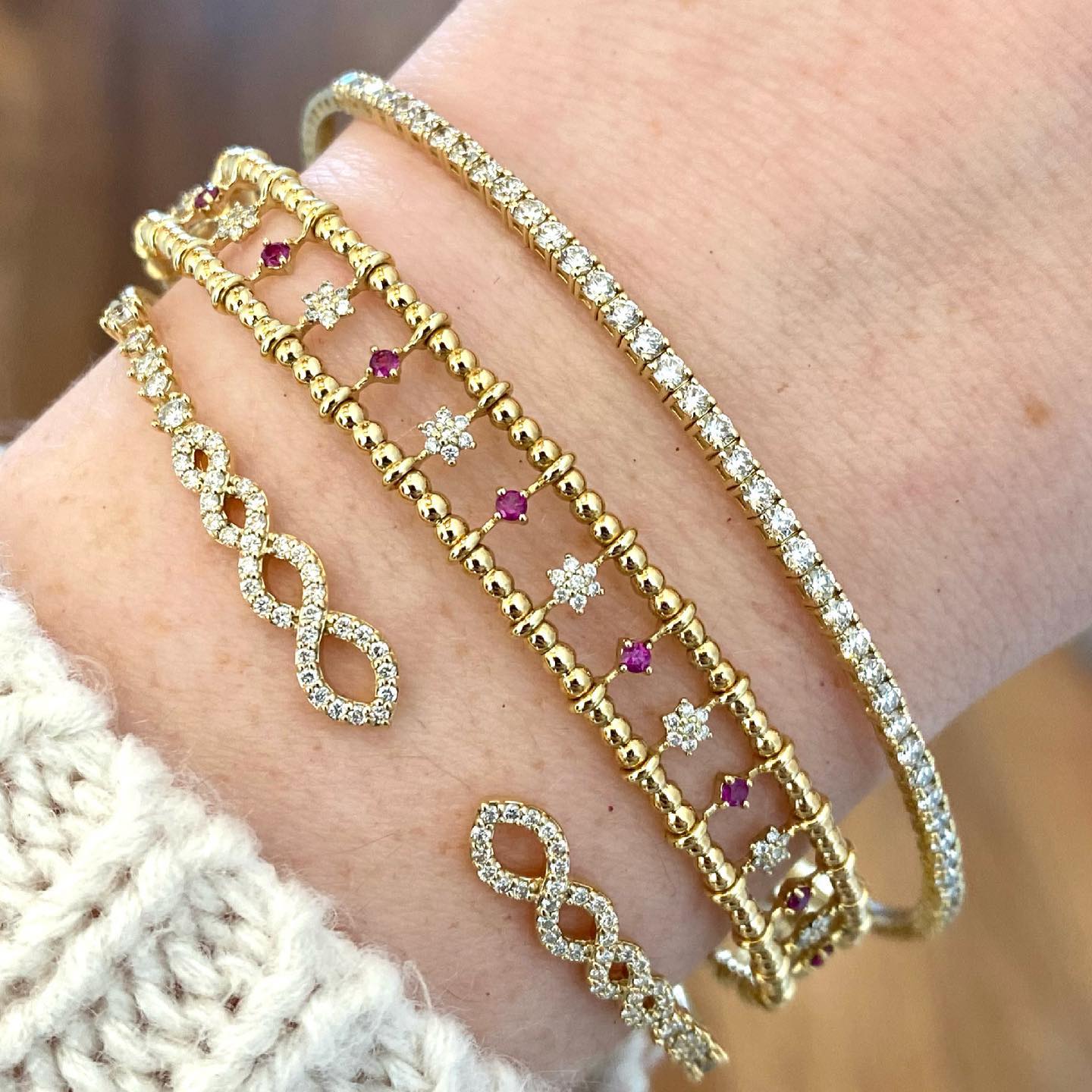 14K Yellow Gold Diamond Flex Infinity Bangle Bracelet 57/100CTW