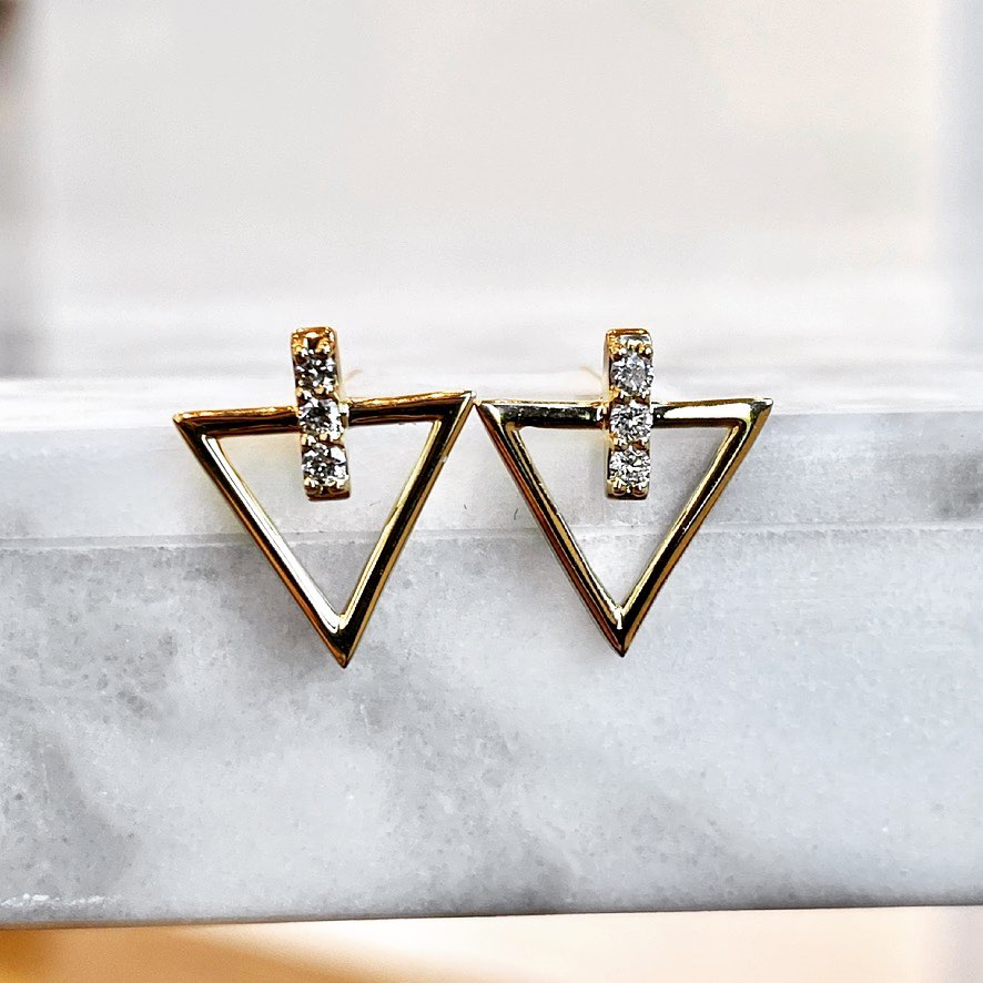 14K Yellow Gold Diamond Open Arrow Stud Earrings 09/100CTW