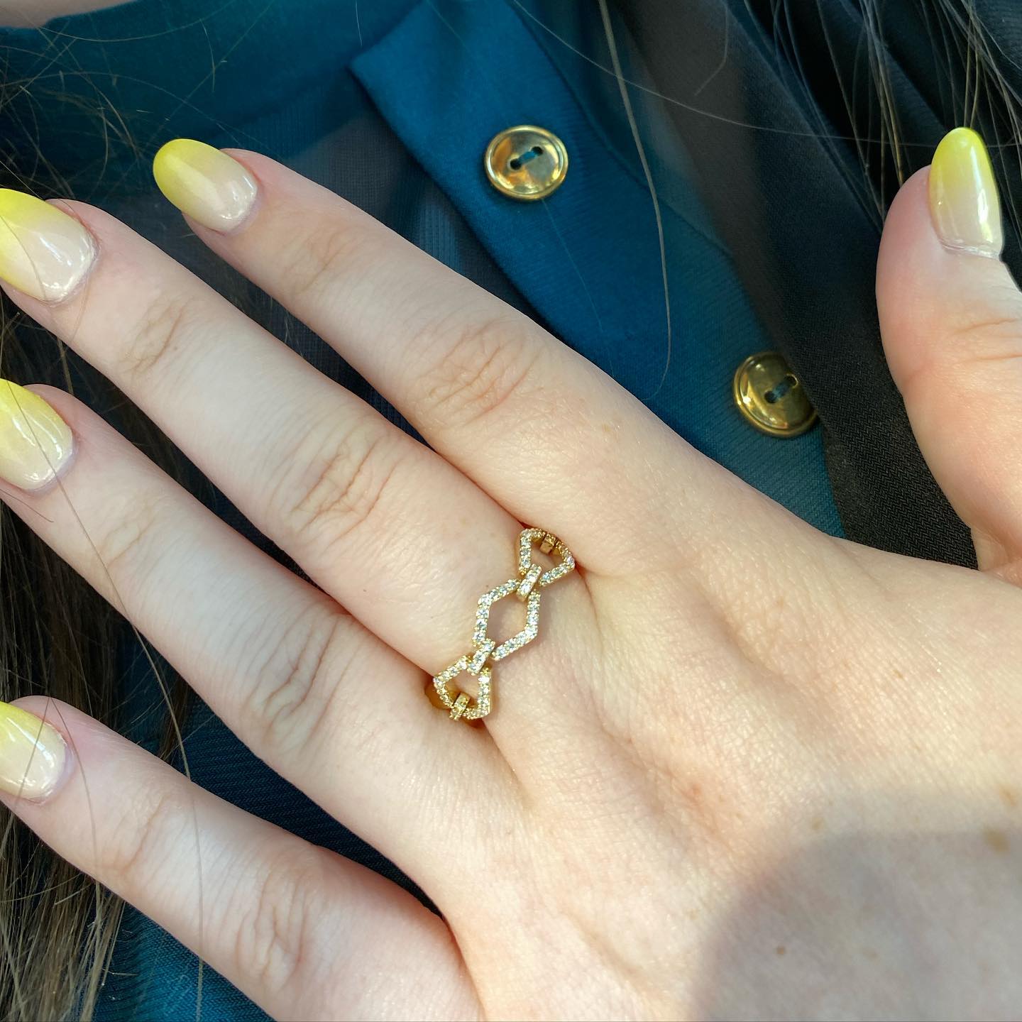 14K Yellow Gold Movable Link Ring 27/100CTW