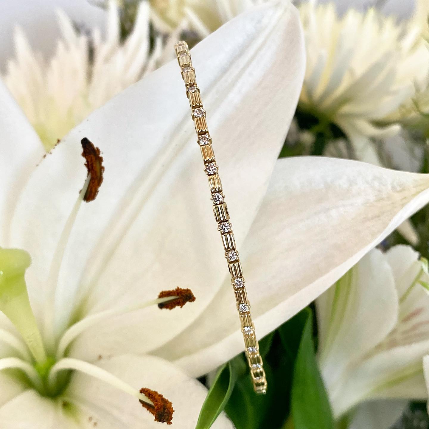14K White Gold Diamond Flexible Bracelet 66/100CTW