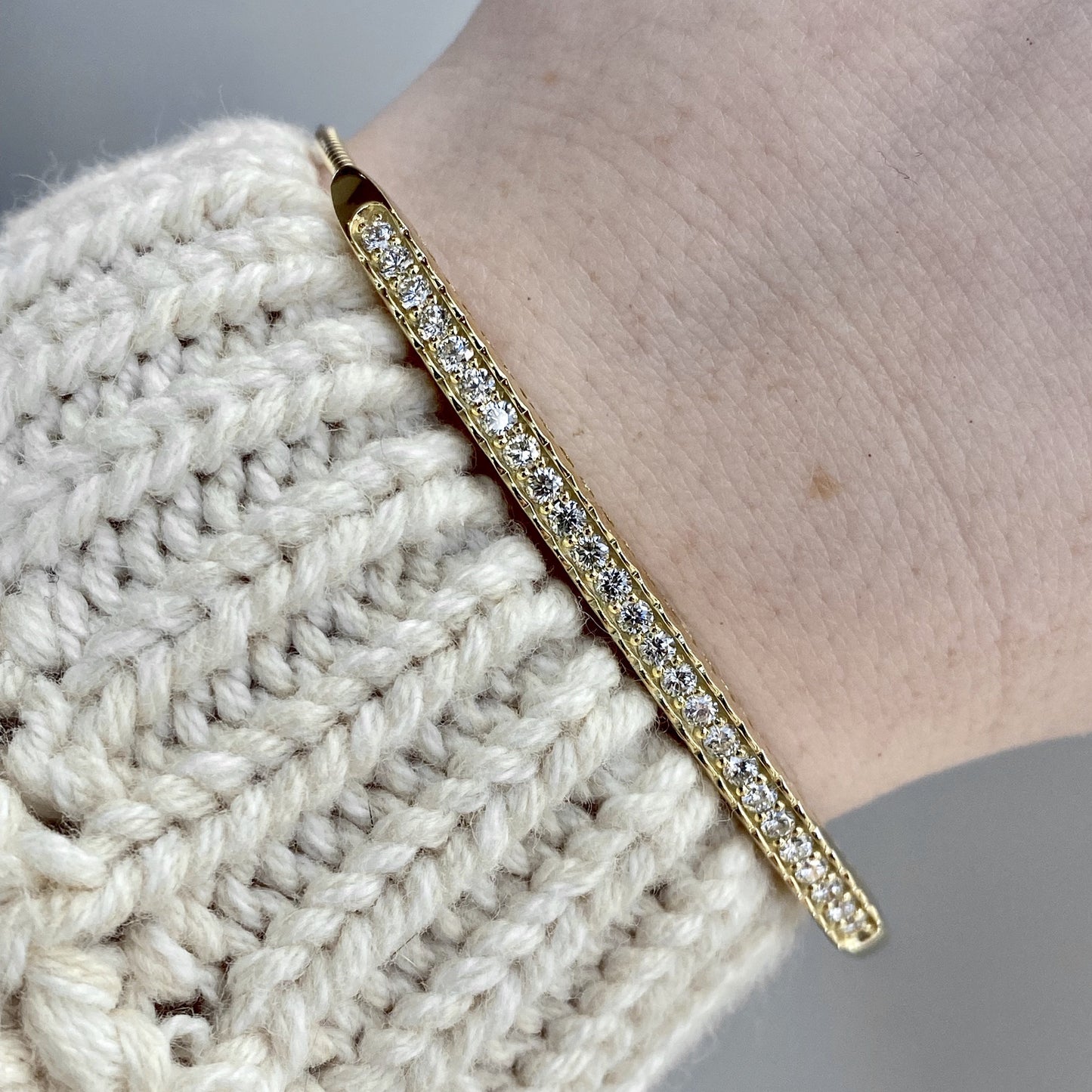 14K Yellow Gold Diamond Bar Stretch Bangle Bracelet 90/100CTW